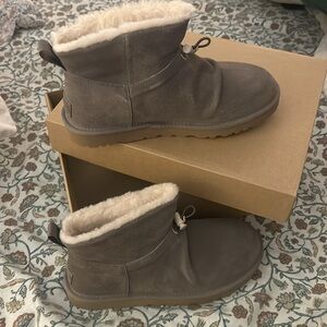 Ugg mini toggler boot smoke plume